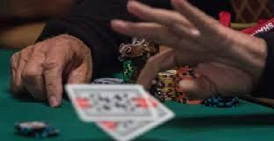 what is fold in poker